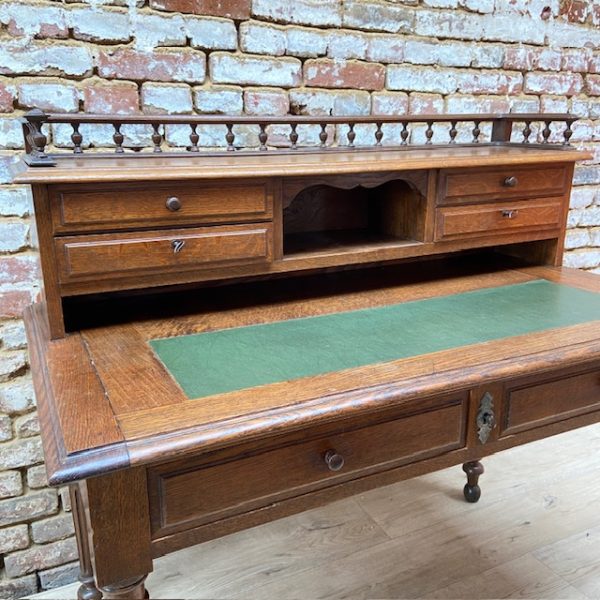 Bureau ancien à gradin
