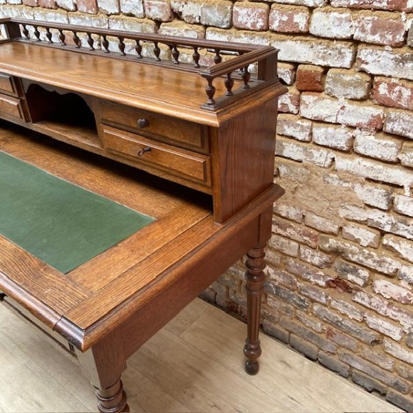 Bureau ancien à gradin