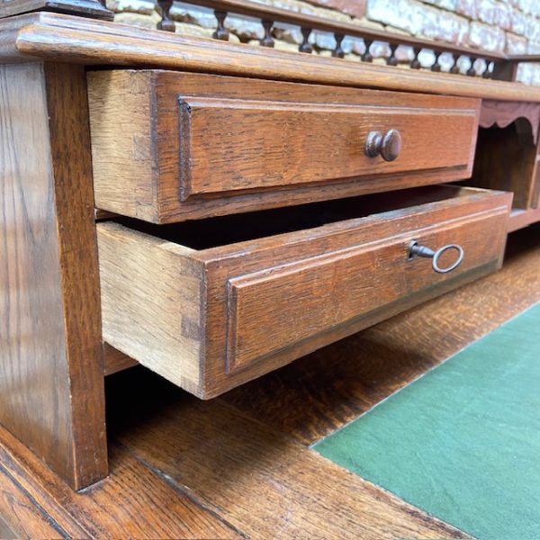 Bureau ancien à gradin