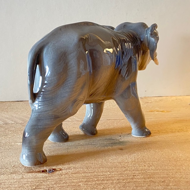 Éléphant en céramique