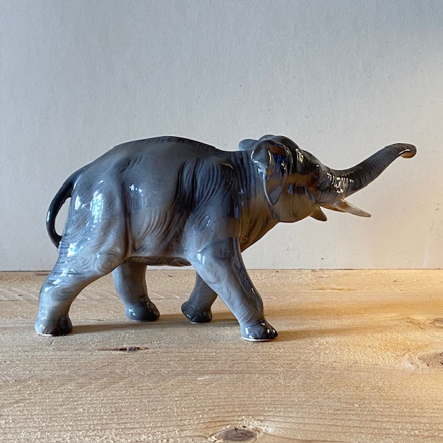 Éléphant en céramique