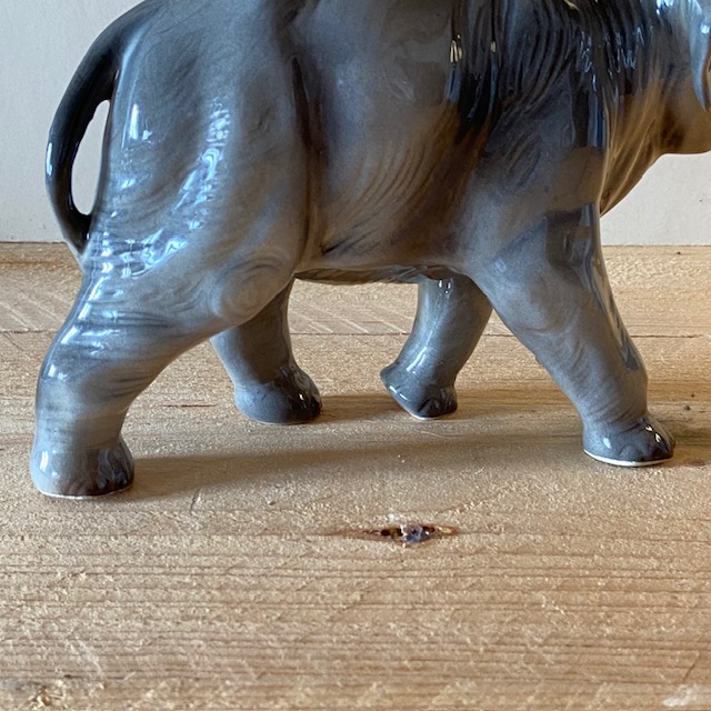 Éléphant en céramique