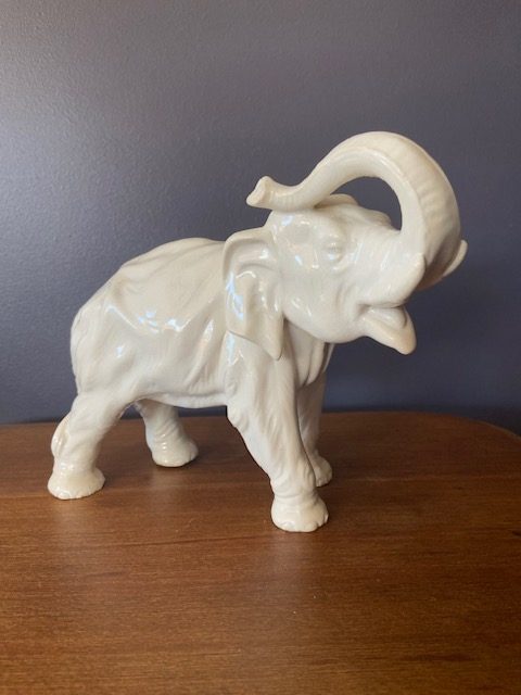 Eléphant en céramique
