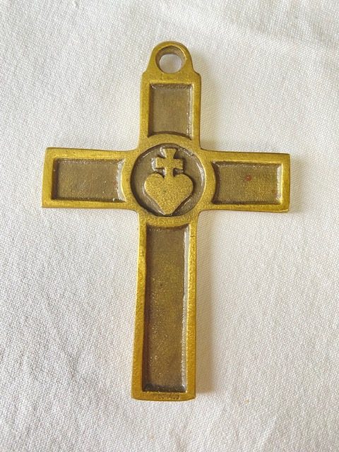 Croix signée Dominique Piéchaud