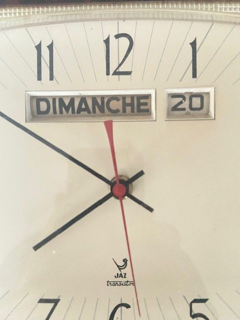 IMG_4832 Ancienne pendule murale vintage Jaz Transistor avec calendrier (1960s)